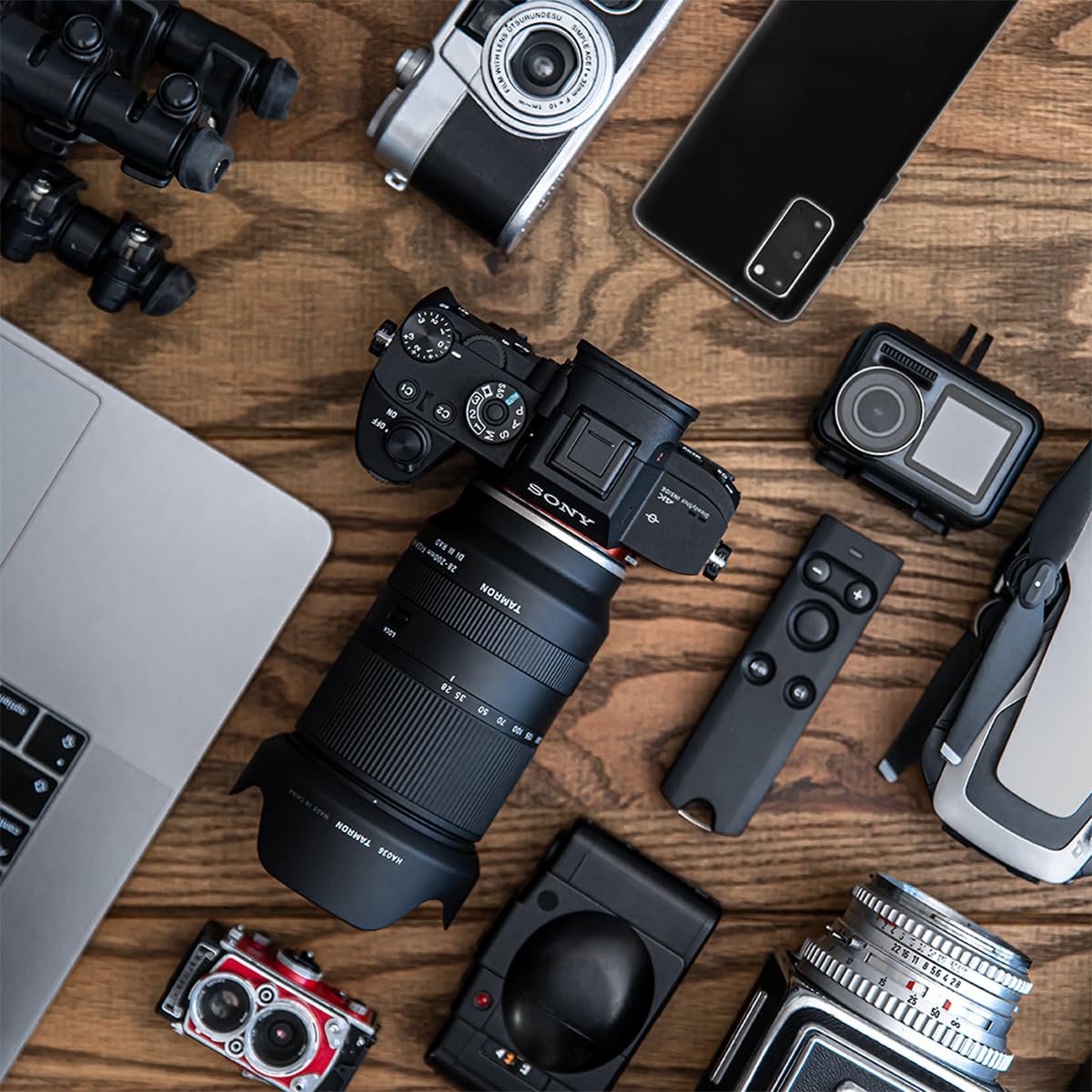 1761251091_Tamron-28-200mm-F2.8-5.6-Di-III-RXD-for-Sony-Full-Frame-mir.jpg